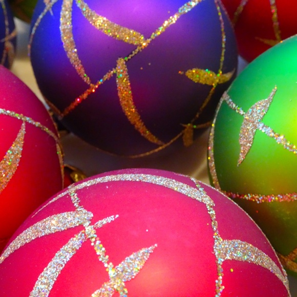 Set of 9 Made in Poland Purple Green & Red Glittery Glass Ball Xmas Ornaments - Picture 10 of 12